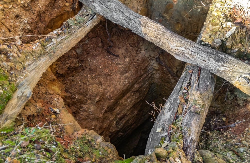Mine shaft Moliagul